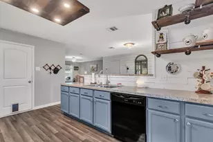 100 Wincliff Cv, Jarrell, TX 76537 - Photo 4