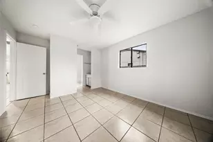 808 Lloyd Ln, Elgin, TX 78621 - Photo 6