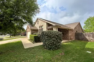 705 Harwood Dr, San Marcos, TX 78666 - Photo 2