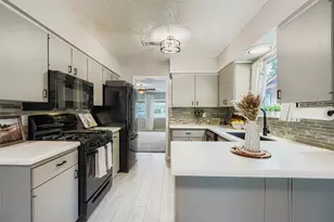2204 Falcon Hill Dr, Austin, TX 78745 - Photo 8
