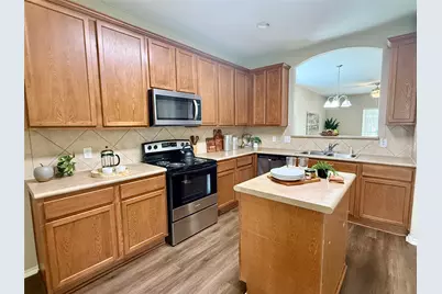 102 Williamson Cove, Elgin, TX 78621 - Photo 6