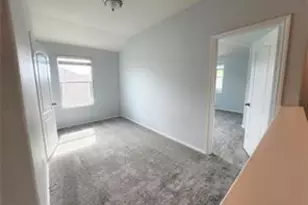 8211 Knoxville Trl, Austin, TX 78744 - Photo 10