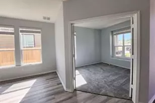 8211 Knoxville Trl, Austin, TX 78744 - Photo 4
