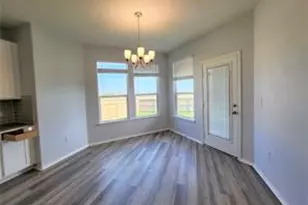 8211 Knoxville Trl, Austin, TX 78744 - Photo 8
