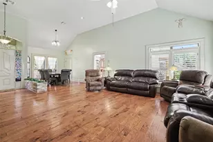 110 S Ridge Cir, Georgetown, TX 78628 - Photo 6