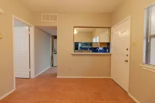 706 W 22nd St, Austin, TX 78705 - Photo 2