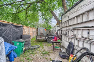 1122 Chicon St, Austin, TX 78702 - Photo 10