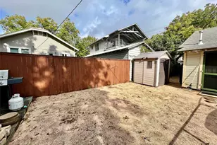207 W 45th St, Austin, TX 78751 - Photo 2
