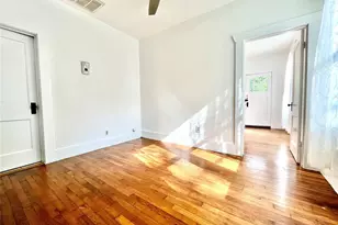 207 W 45th St, Austin, TX 78751 - Photo 8