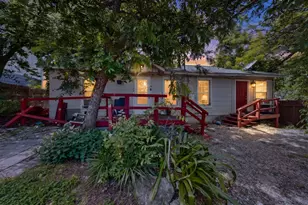 1302 1/2 Walnut Ave E, Austin, TX 78702 - Photo 1