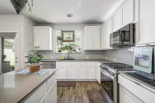 141 Fabion St, Kyle, TX 78640 - Photo 8