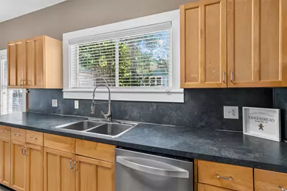 217 N Bishop Street, San Marcos, TX 78666 - Photo 12