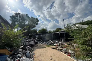 2717 E 2nd St, Austin, TX 78702 - Photo 2