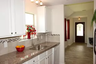 7304 S Glenn St, Austin, TX 78744 - Photo 8