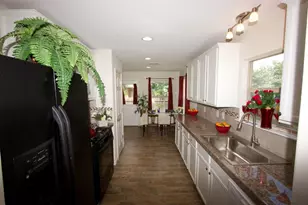 7304 S Glenn St, Austin, TX 78744 - Photo 4