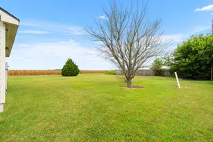 407 E Pietzsch St, Bartlett, TX 76511 - Photo 8