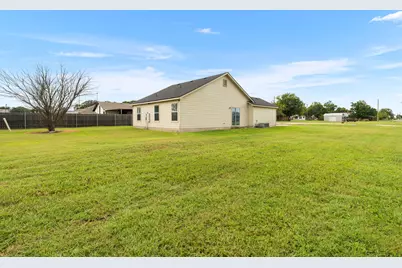 407 E Pietzsch Street, Bartlett, TX 76511 - Photo 44