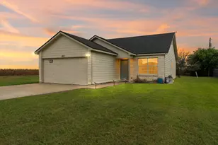407 E Pietzsch St, Bartlett, TX 76511 - Photo 1