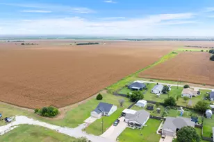 407 E Pietzsch St, Bartlett, TX 76511 - Photo 28