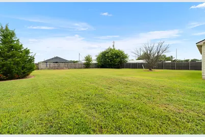 407 E Pietzsch Street, Bartlett, TX 76511 - Photo 42