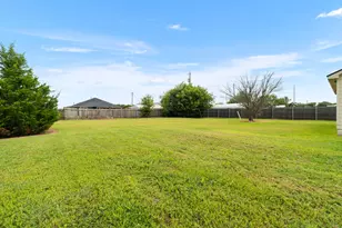 407 E Pietzsch St, Bartlett, TX 76511 - Photo 42