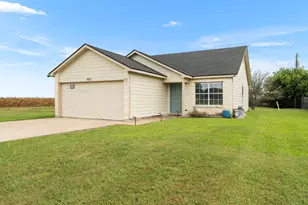 407 E Pietzsch St, Bartlett, TX 76511 - Photo 2