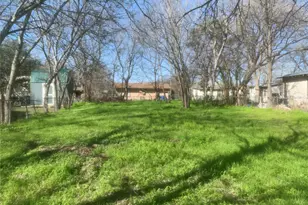 1622 Starcke St, Seguin, TX 78155 - Photo 4