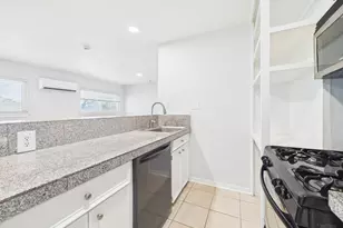 304 E 33rd St, Austin, TX 78705 - Photo 6