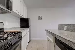 304 E 33rd St, Austin, TX 78705 - Photo 14