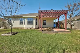 317 McCoy Ln, Hutto, TX 78634 - Photo 2