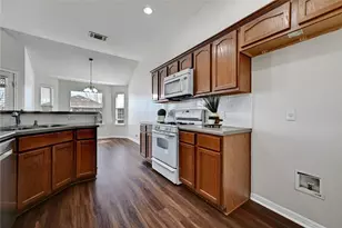 317 McCoy Ln, Hutto, TX 78634 - Photo 10