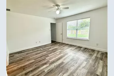 529 W Metcalfe Street, Hutto, TX 78634 - Photo 8