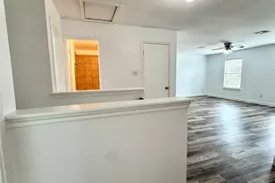 529 W Metcalfe St, Hutto, TX 78634 - Photo 24