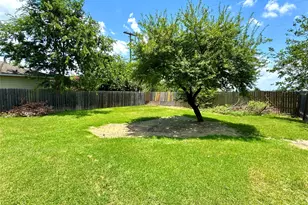 529 W Metcalfe St, Hutto, TX 78634 - Photo 26