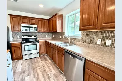 529 W Metcalfe Street, Hutto, TX 78634 - Photo 2