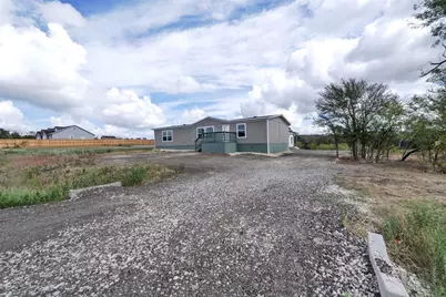 231 La Fortuna Drive, Del Valle, TX 78617 - Photo 4