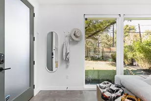 631 Tillery St, Austin, TX 78702 - Photo 8