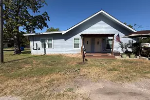 211 Shaw St, Taylor, TX 76574 - Photo 1