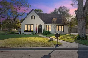 1005 E 14th St, Cameron, TX 76520 - Photo 1