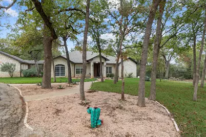 346 The Oaks Boulevard, Elgin, TX 78621 - Photo 4