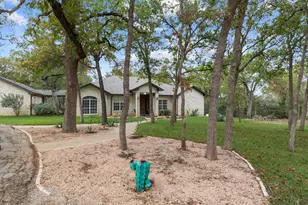 346 The Oaks Blvd, Elgin, TX 78621 - Photo 4