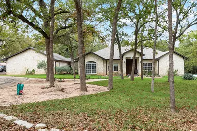 346 The Oaks Boulevard, Elgin, TX 78621 - Photo 2