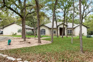 346 The Oaks Blvd, Elgin, TX 78621 - Photo 2