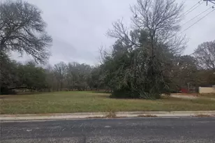 1500 Forest Ln, Lockhart, TX 78644 - Photo 1