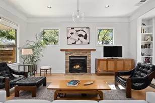 814 E 46th St, Austin, TX 78751 - Photo 2