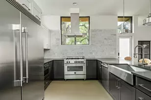 1407 Parkinson Dr, Austin, TX 78704 - Photo 10