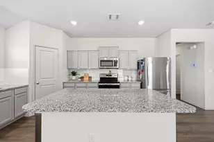 709 Carol Dr, Hutto, TX 78634 - Photo 6