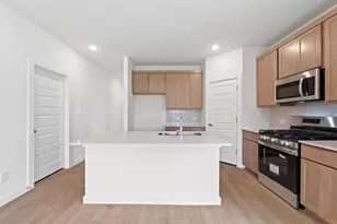 1104 Universal Dr, Hutto, TX 78634 - Photo 8