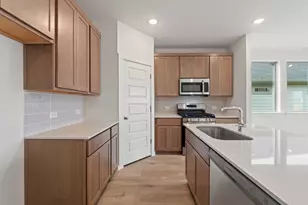 1104 Universal Dr, Hutto, TX 78634 - Photo 10