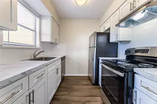 210 Lake Dr W, Taylor, TX 76574 - Photo 4